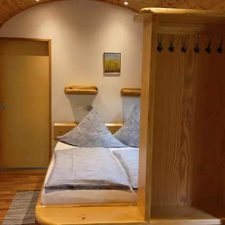 Pfaelzer Zirkuswagen Nyaraló